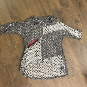 Women’s Abstract Mesh Sweater Size XL